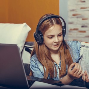 Як викладати онлайн? Із чого розпочати репетиторам та як працювати з групами