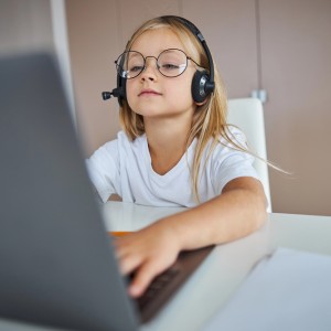 Дети в интернете: угрозы, которые поджидают подростков, правила безопасности в сети, способы контроля для родителей