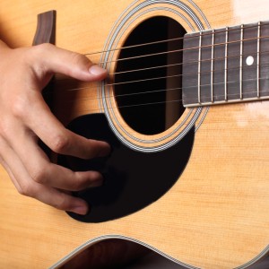 Як навчитися грати на гітарі