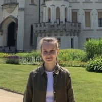Єлизавета Я.