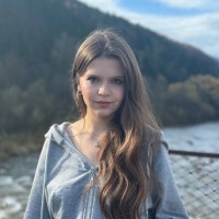 Яна Плитчук  репетитор  Української мови та літератури онлайн