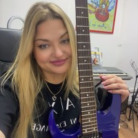 Маргарыта Булгакова  репетитор  уроков Игры на гитаре онлайн