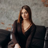 Репетитор Поліна Сальнікова - BUKI
