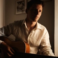 Олег Цап  репетитор  уроків Гри на гітарі Львів