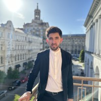 Назар Корняк  репетитор  Уроків вокалу Київ