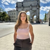Аліна Ж.