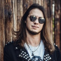 Данил Тяж  репетитор  уроків Гри на барабанах Киев